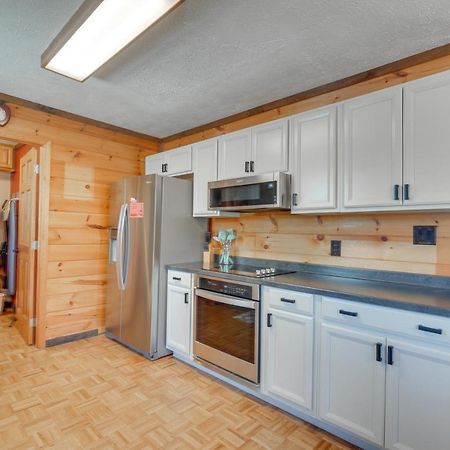 Central Sevierville Cabin With Hot Tub And Views! Ngoại thất bức ảnh