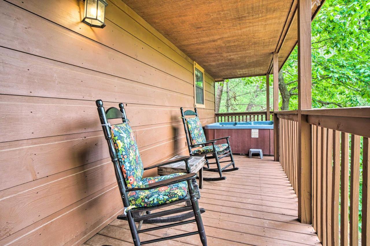 Central Sevierville Cabin With Hot Tub And Views! Ngoại thất bức ảnh