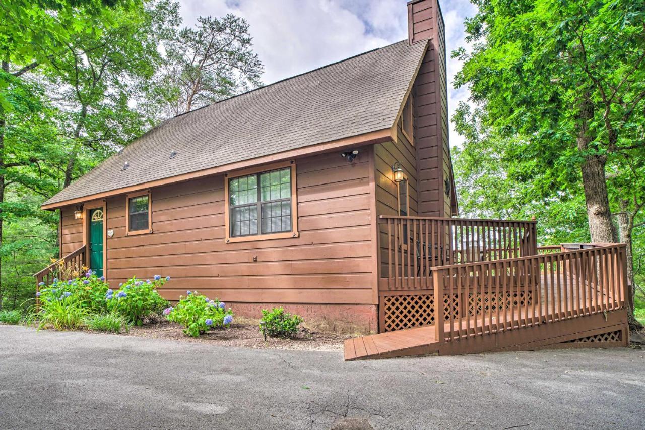 Central Sevierville Cabin With Hot Tub And Views! Ngoại thất bức ảnh