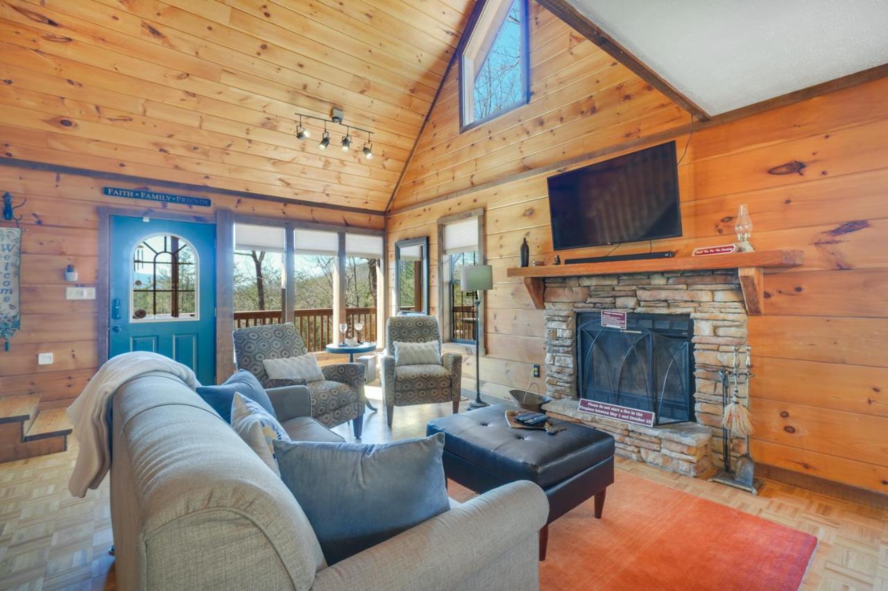Central Sevierville Cabin With Hot Tub And Views! Ngoại thất bức ảnh
