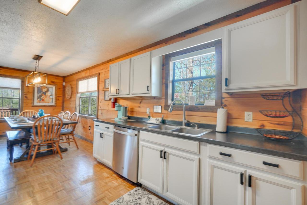 Central Sevierville Cabin With Hot Tub And Views! Ngoại thất bức ảnh