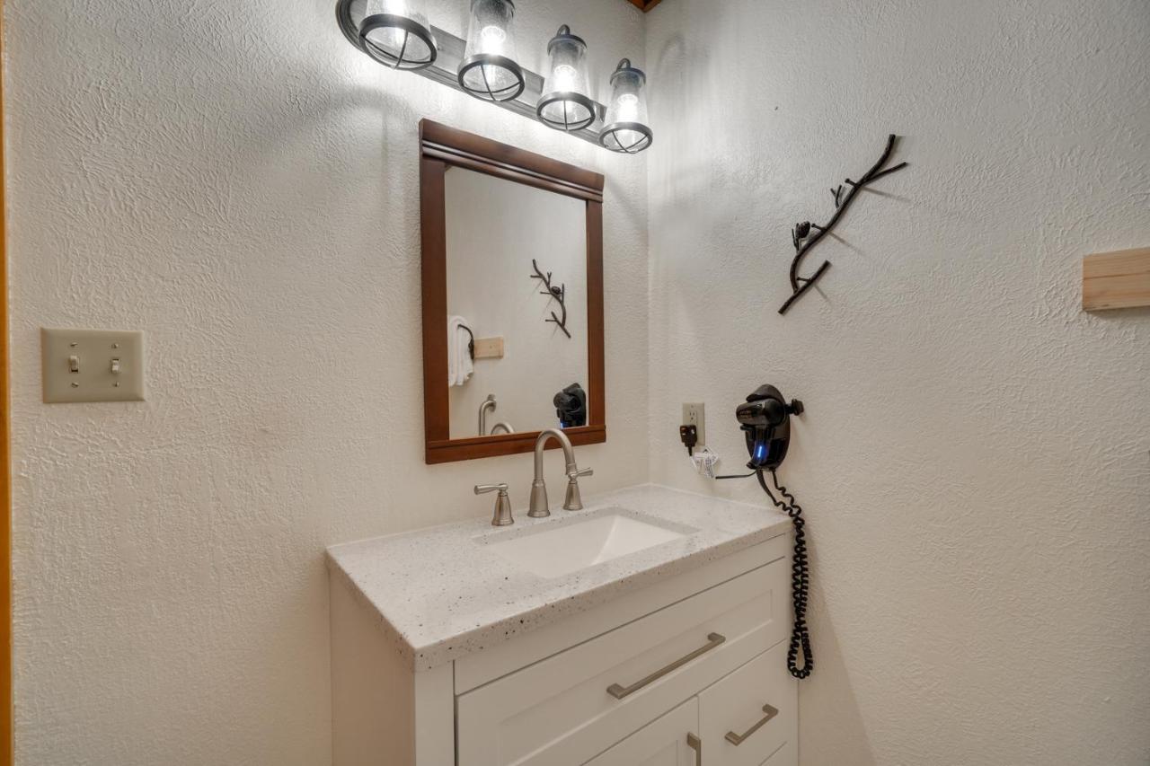 Central Sevierville Cabin With Hot Tub And Views! Ngoại thất bức ảnh