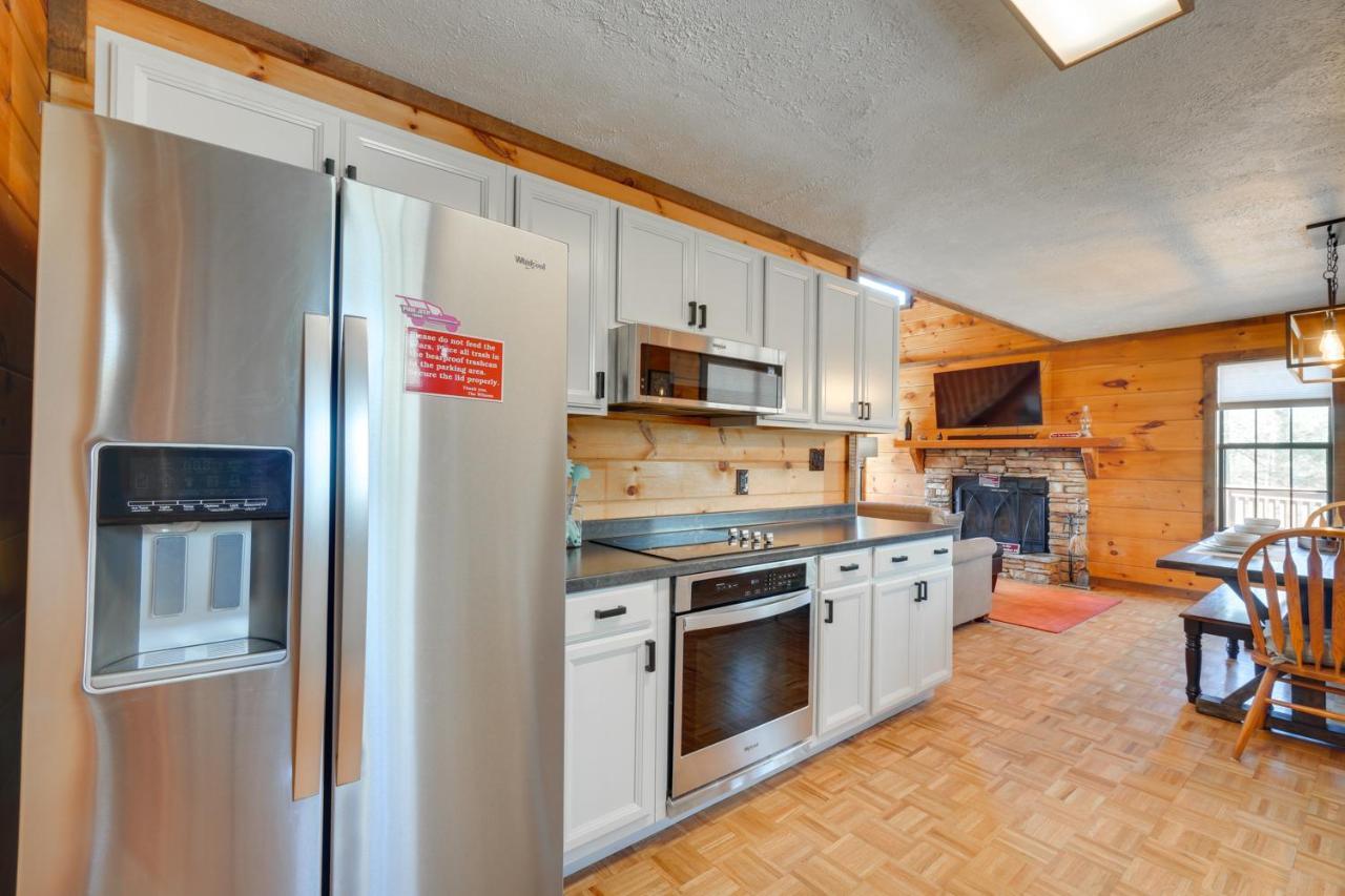 Central Sevierville Cabin With Hot Tub And Views! Ngoại thất bức ảnh