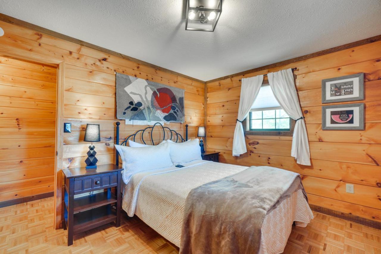 Central Sevierville Cabin With Hot Tub And Views! Ngoại thất bức ảnh